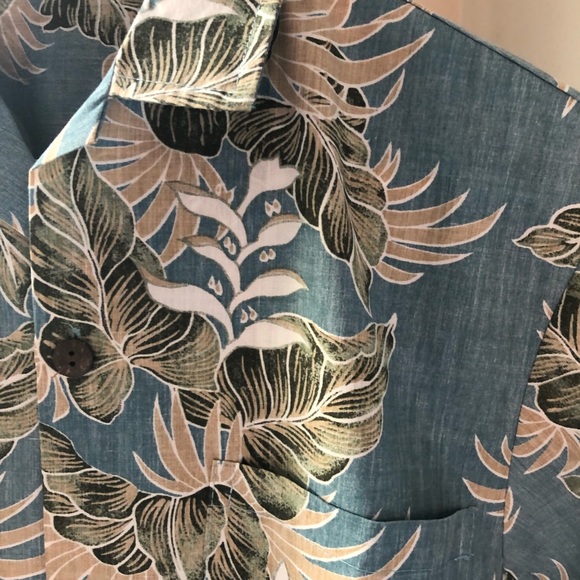 Hawaiian short sleeve button-up - Picture 5 of 7